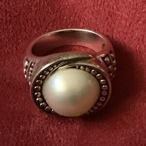 Silver and Pearl Ring…